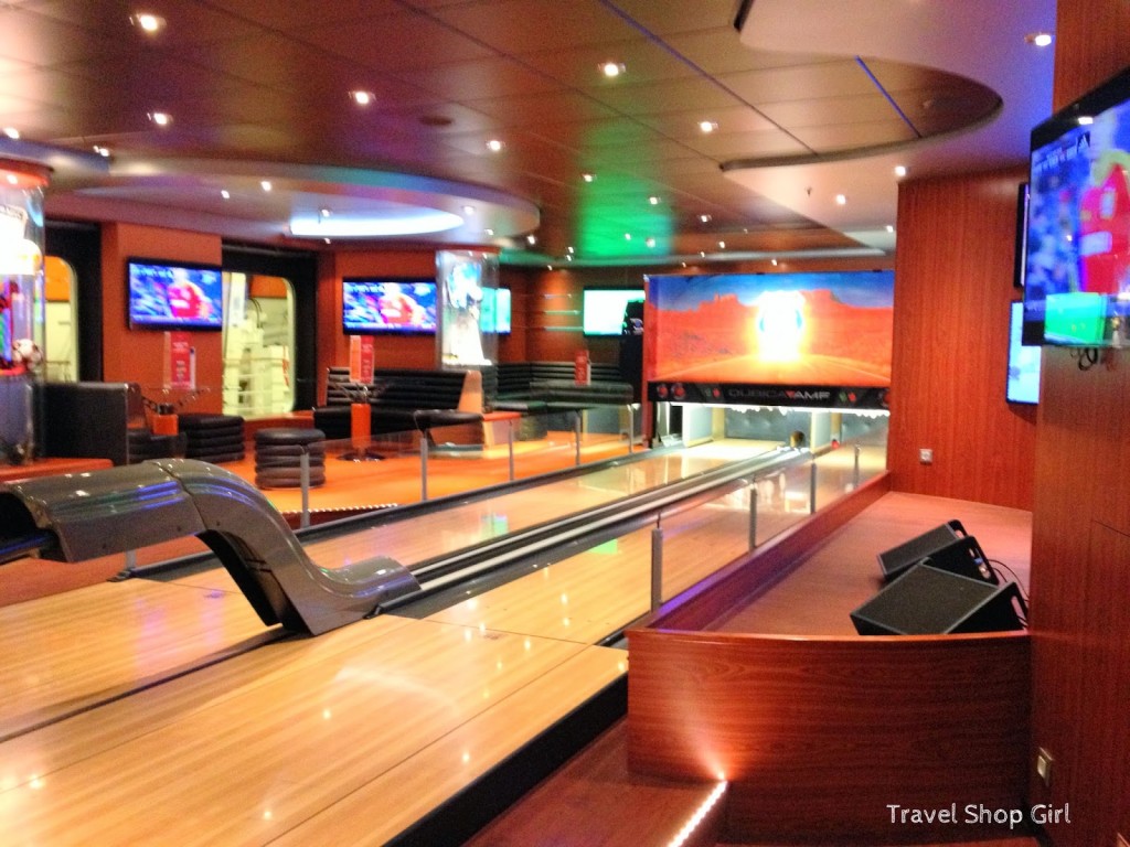 Sports Bar bowling lanes